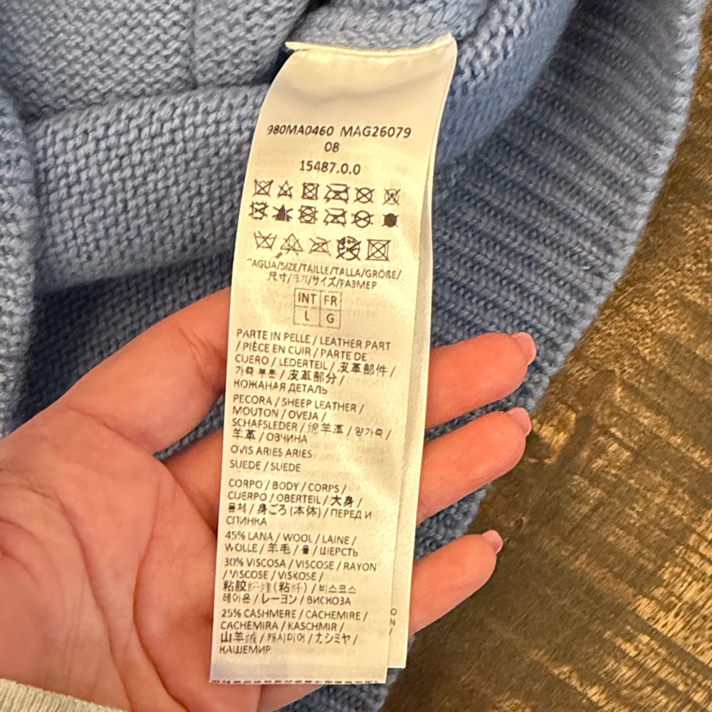 Eleventy Sky Blue V-Neck Sweater with Camel Pockets - Picture 6 of 10